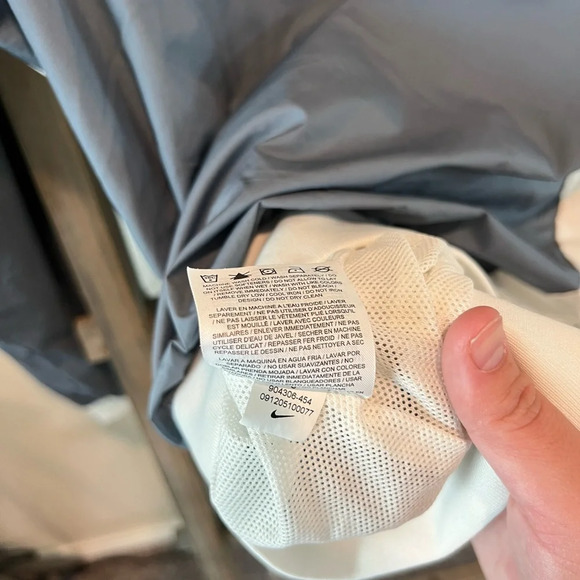 Nike women’s Windrunner jacket size small - Picture 11 of 11